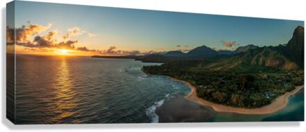 Aerial panorama of sunrise over Tunnels Beach Kauai Hawaii  Impression sur toile