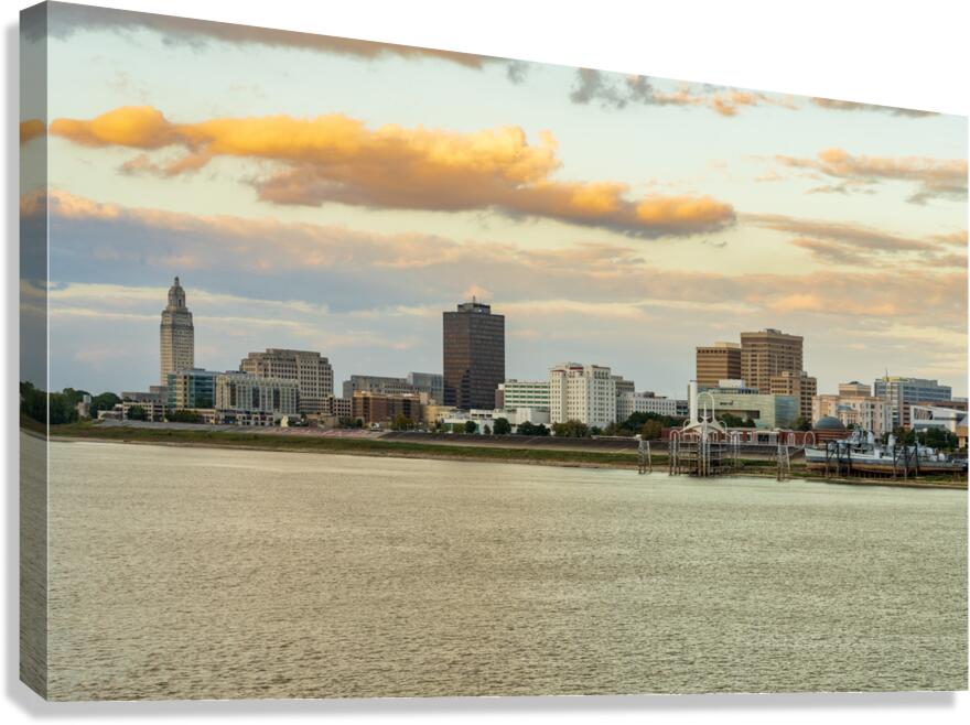 Skyline of Baton Rouge at sunset over river barges  Impression sur toile