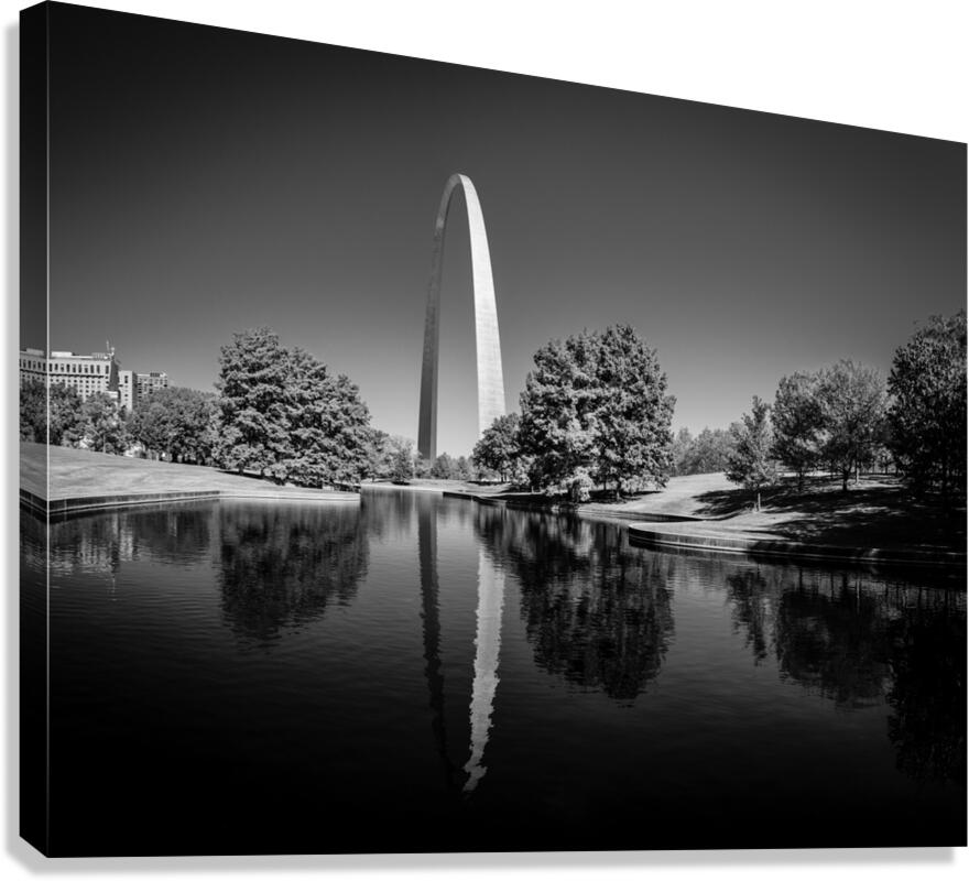Monochrome Gateway Arch of St Louis Missouri reflecting in the l  Canvas Print