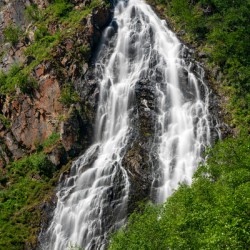 Dramatic waterfall of Horsetail Falls in Keystone Canyon