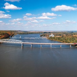 Mark Twain Memorial highway bridge across Mississippi