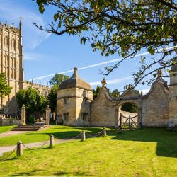 Church and gateway in Chipping Campden