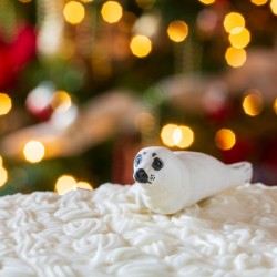 Seal on Christmas cake with tree lights