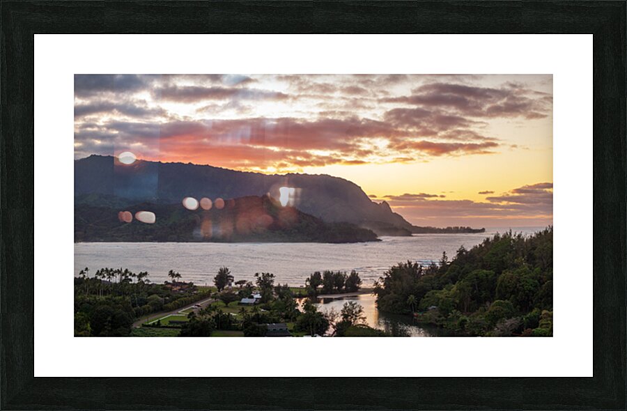 Dramatic aerial view of sunset over Hanalei Bay landscape Impression et Cadre photo