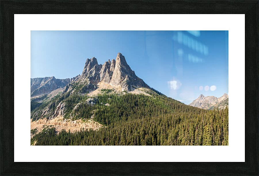 View of the North Cascades Highway looking towards the Washingto Impression et Cadre photo
