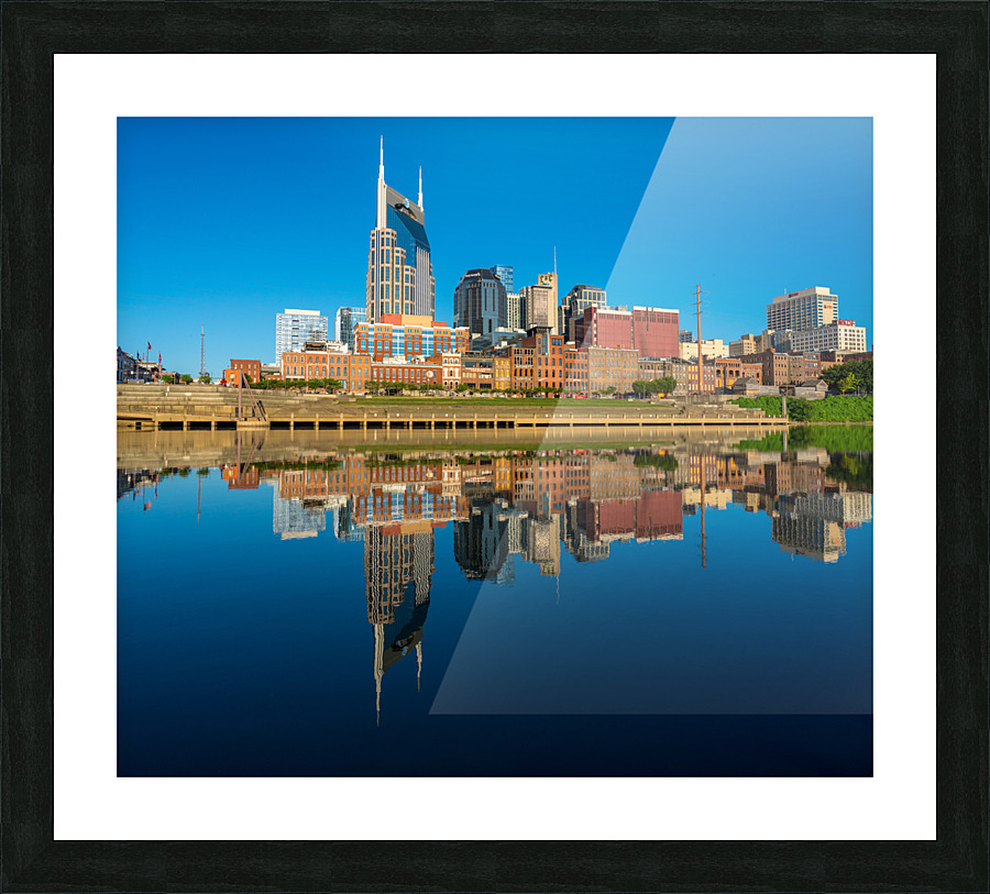Skyline of Nashville in Tennessee with Cumberland River  Impression encadrée