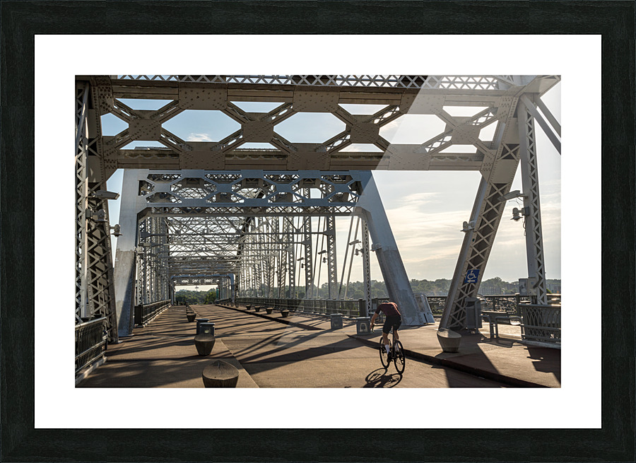 Cyclist on John Seigenthaler pedestrian bridge or Shelby street crossing Impression et Cadre photo