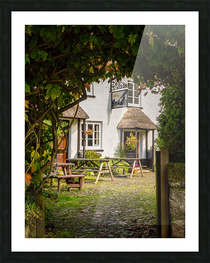 Thatched pub garden in Lustleigh in Devon  Impression encadrée