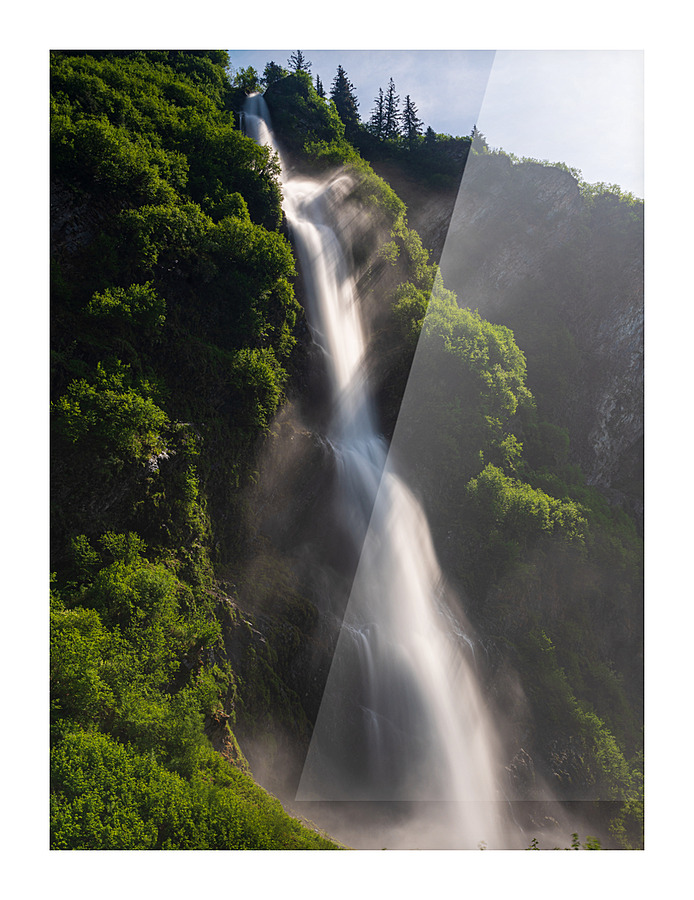 Dramatic waterfall of Bridal Veil Falls in Keystone Canyon  Impression encadrée