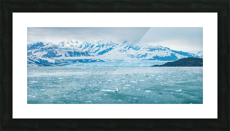 The Hubbard glacier near Valdez in Alaska on cloudy day  Impression encadrée