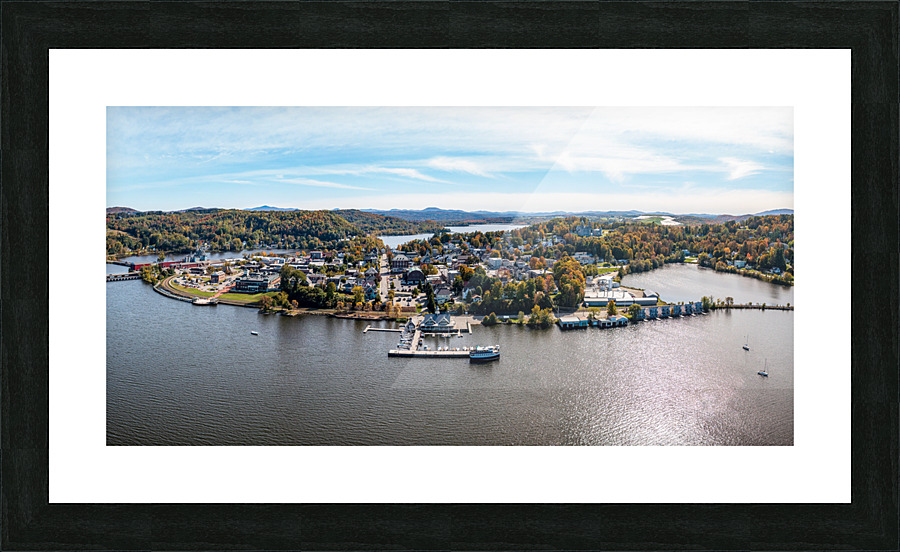 Aerial view of Newport Vermont in the fall  Impression encadrée