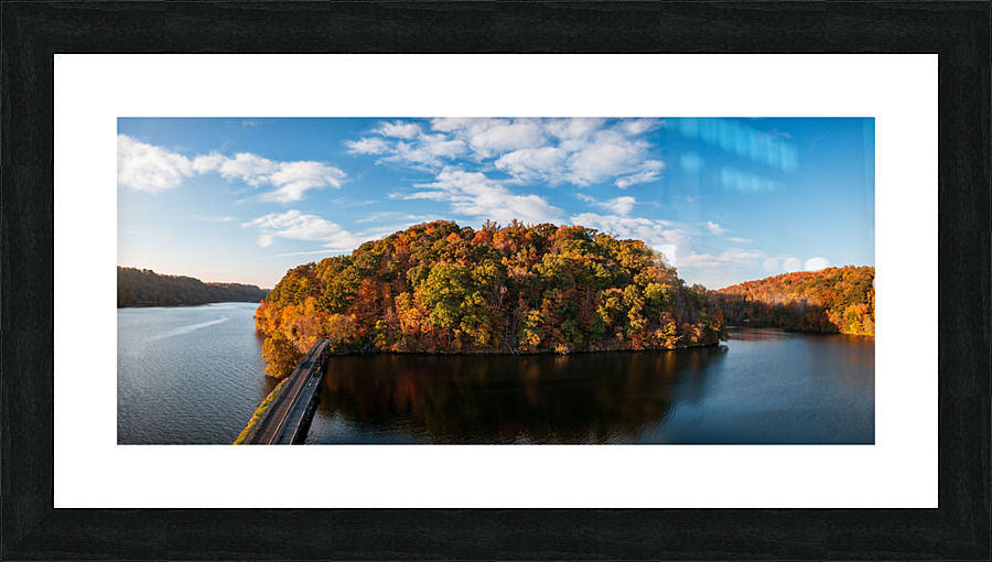 Perfect reflection of fall leaves in Cheat Lake  Impression encadrée