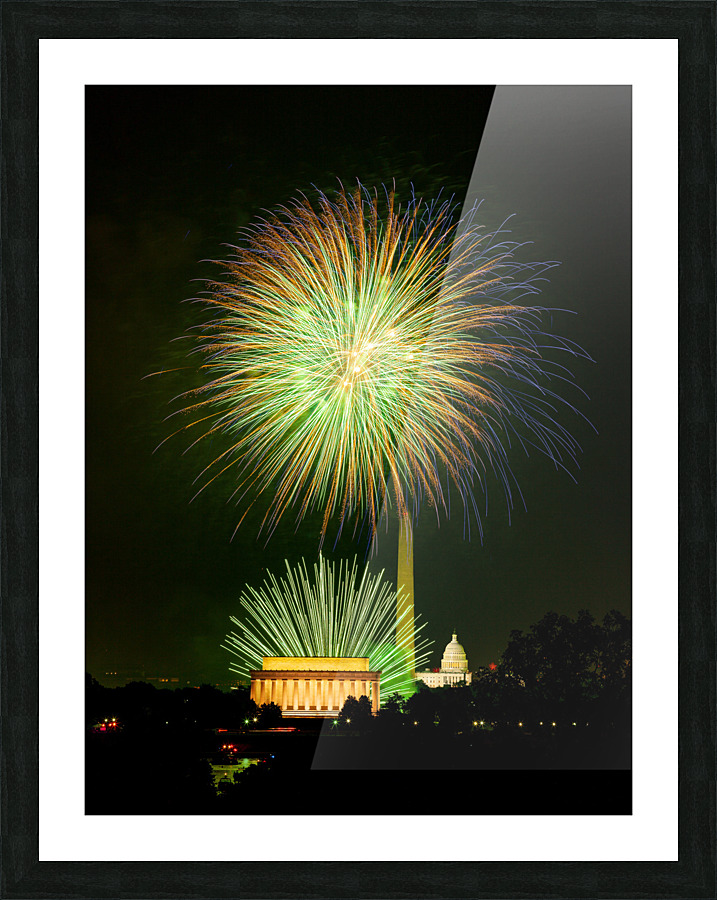 Fireworks over Washington DC on July 4th  Impression encadrée