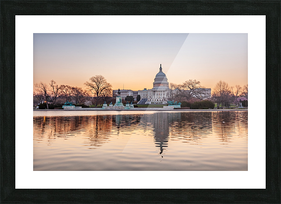 Dawn behind the dome of the Capitol in DC Impression et Cadre photo