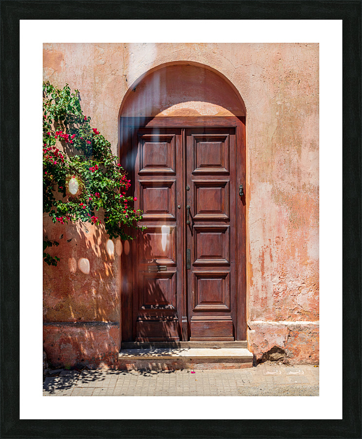 Wooden door in Unesco historical town of Colonia del Sacramento  Impression encadrée