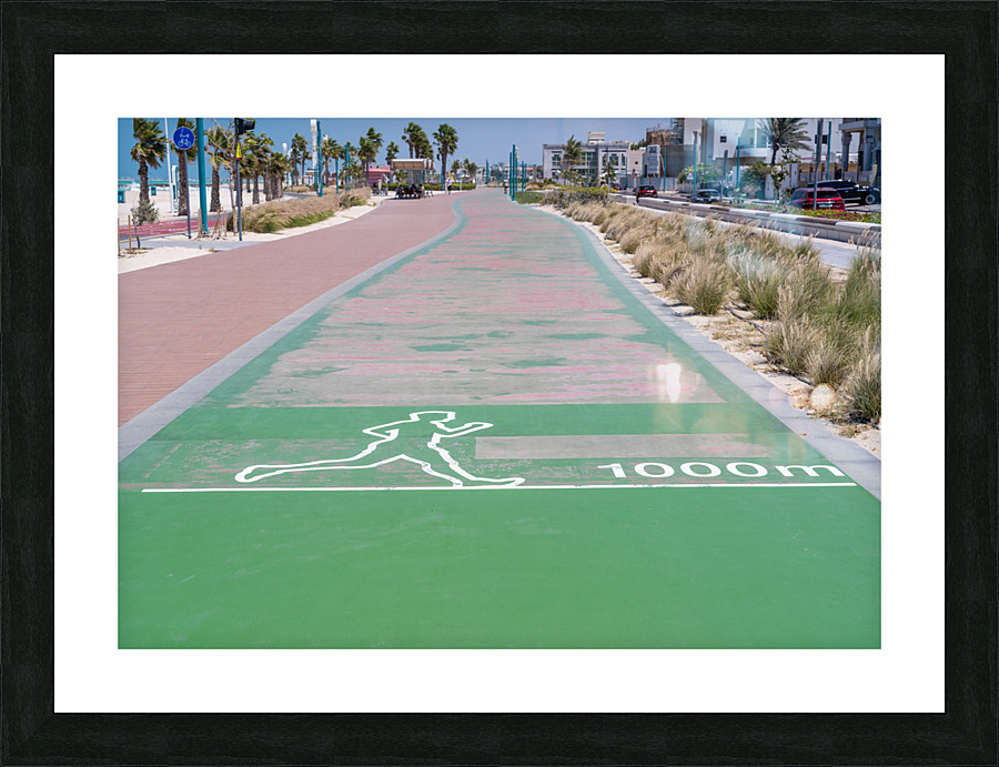 Rubber surface of running track alongside Dubai beach  Impression encadrée