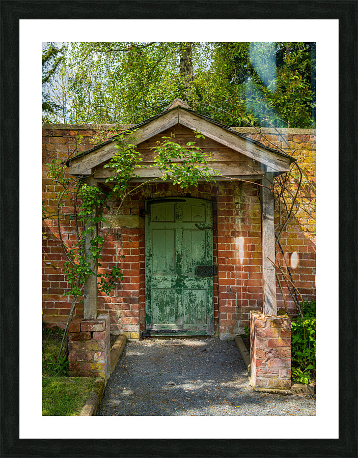 Painted green door and porch in walled garden wall  Impression encadrée