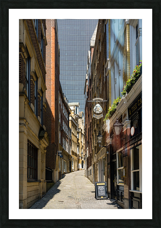 Lovat Lane in the City of London with skyscrapers filling sky  Impression encadrée
