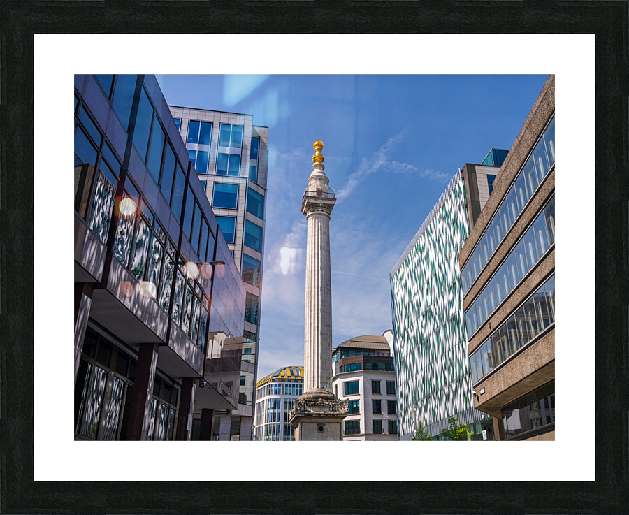 Modern office buildings surround the Monument in London  Impression encadrée