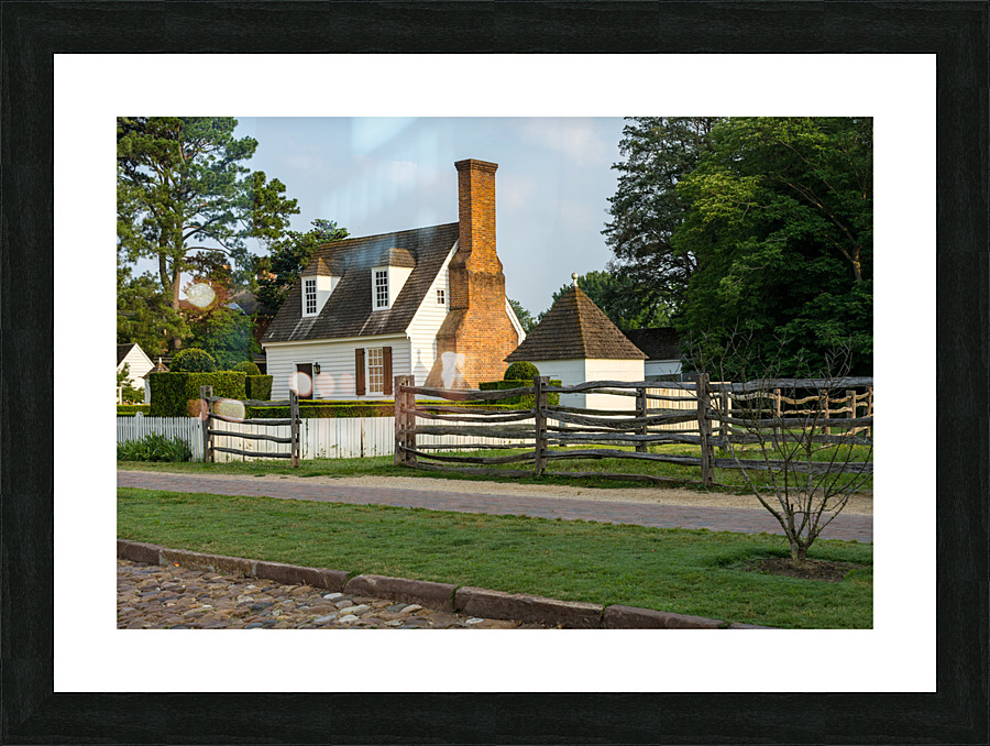 Old cottage and garden in Williamsburg Virginia  Impression encadrée