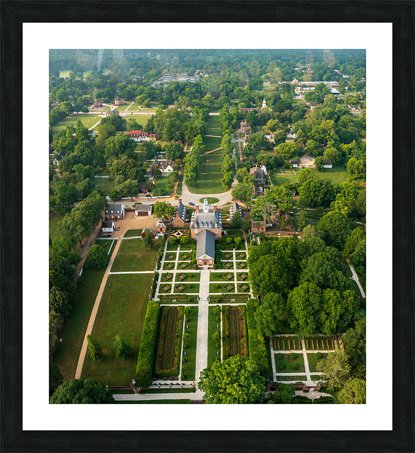 Aerial view of Governors Palace in Williamsburg Virginia  Impression encadrée