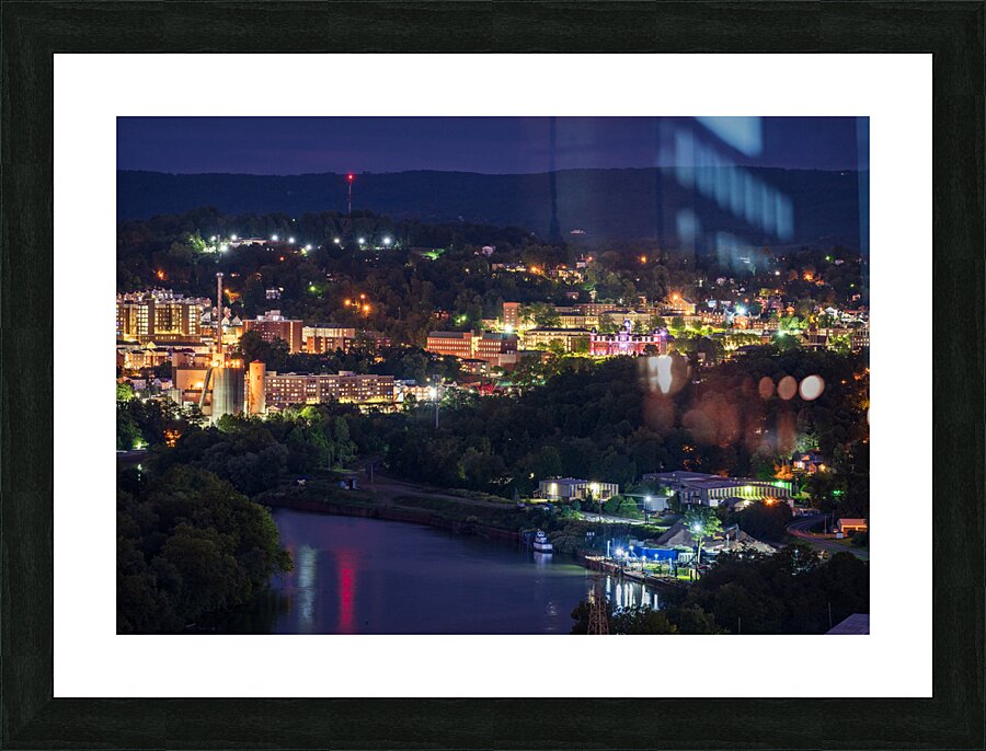 Downtown campus of West Virginia university at nightfall  Impression encadrée