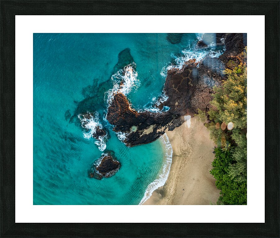 Top down view of rocks and waves on Lumahai beach Kauai  Impression encadrée