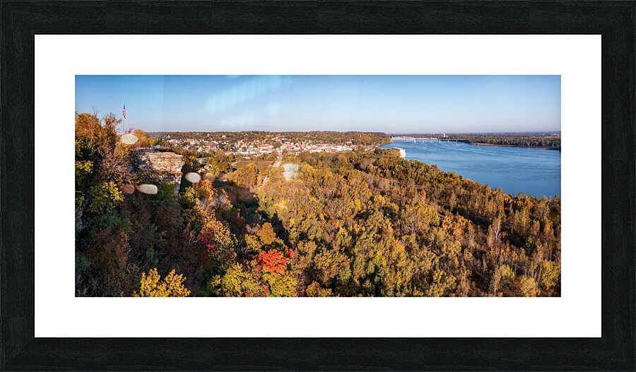 Lovers Leap overlook in Hannibal Missouri with townscape  Impression encadrée
