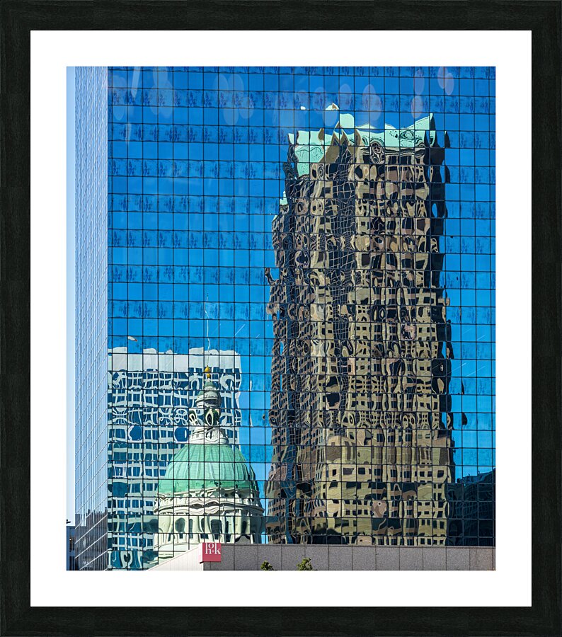 Complex reflections of a modern skyscraper in St Louis office bu  Impression encadrée