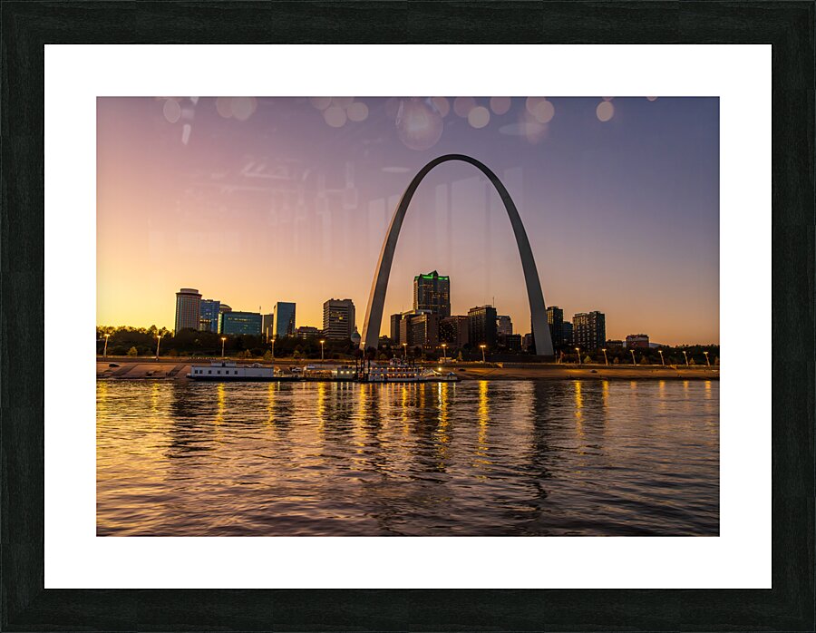 Reflections of St Louis and Gateway Arch in Mississippi River  Impression encadrée