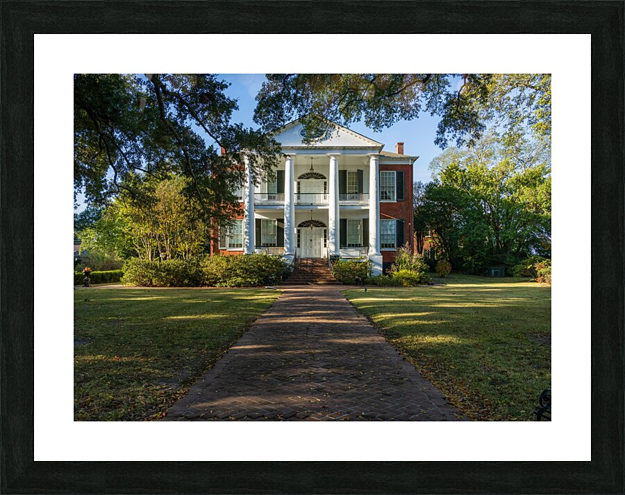 Facade of antebellum home in Natchez in Mississippi  Impression encadrée