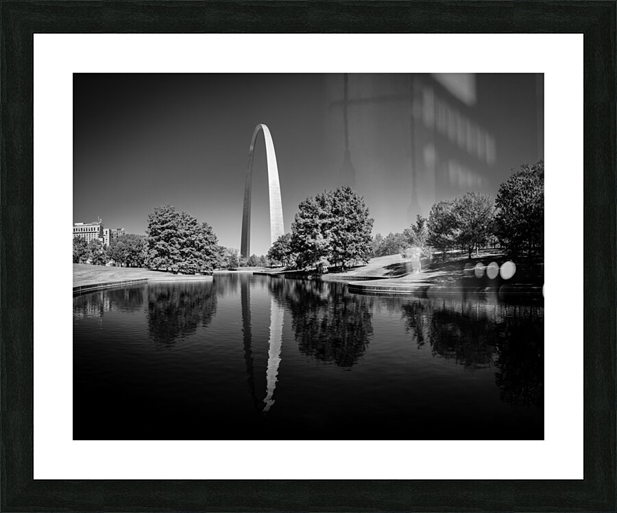 Monochrome Gateway Arch of St Louis Missouri reflecting in the l  Framed Print Print