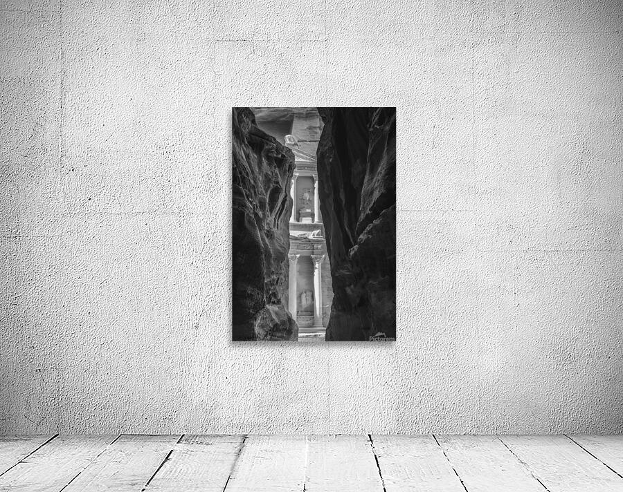 Monochrome Petra Treasury building facade seen through narrow go Wall Preview