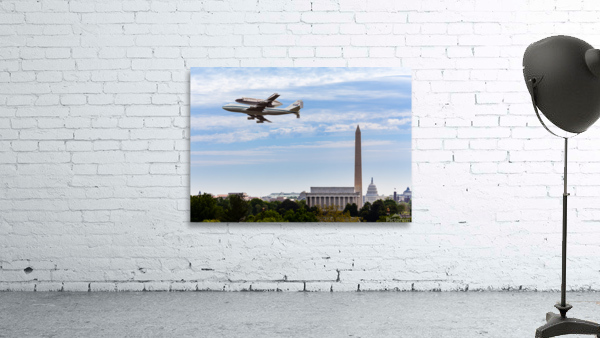 Space Shuttle Discovery flies over Washington DC by Steve Heap
