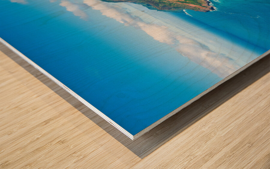 Coastline of Na Pali on Kauai Wood print