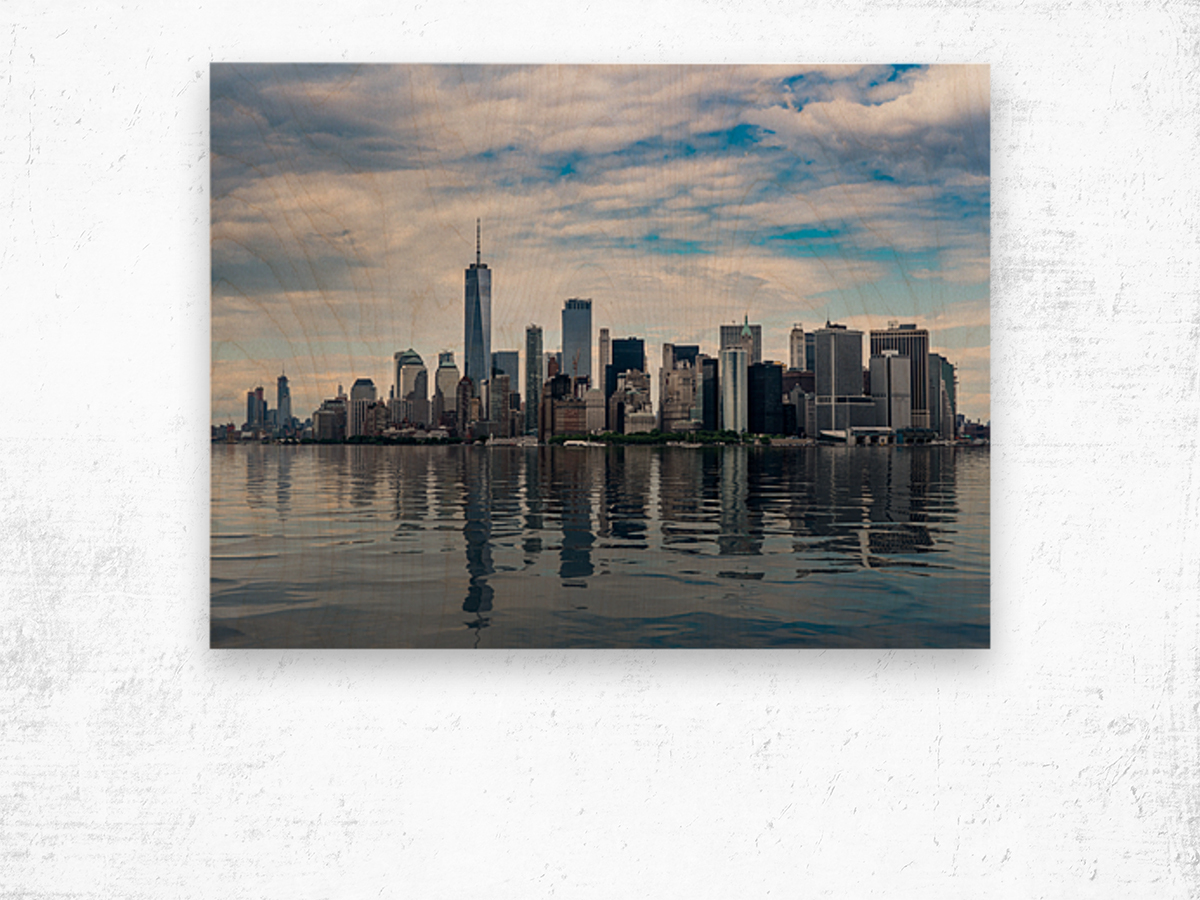 Panorama of Manhattan with calm artificial water Wood print